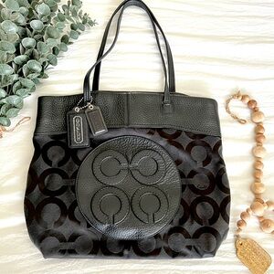 🖤COACH~ Julia TOTE~ Black Pebbled Leather with monogramed fabric.